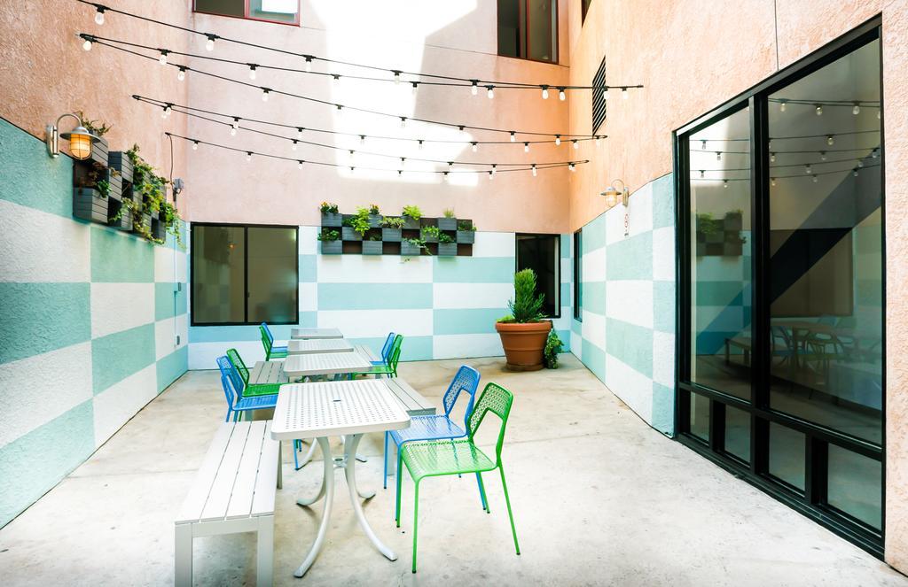 Vantaggio Suites San Diego Exterior photo